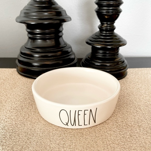 🆕Rae Dunn QUEEN Ceramic Pet Bowl